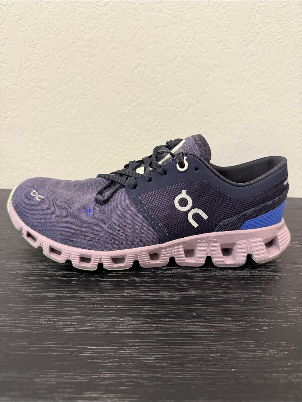 On Cloud Running Women’s Size 6.5 W6.5 Athletic Shoe in Navy Purple Lavender